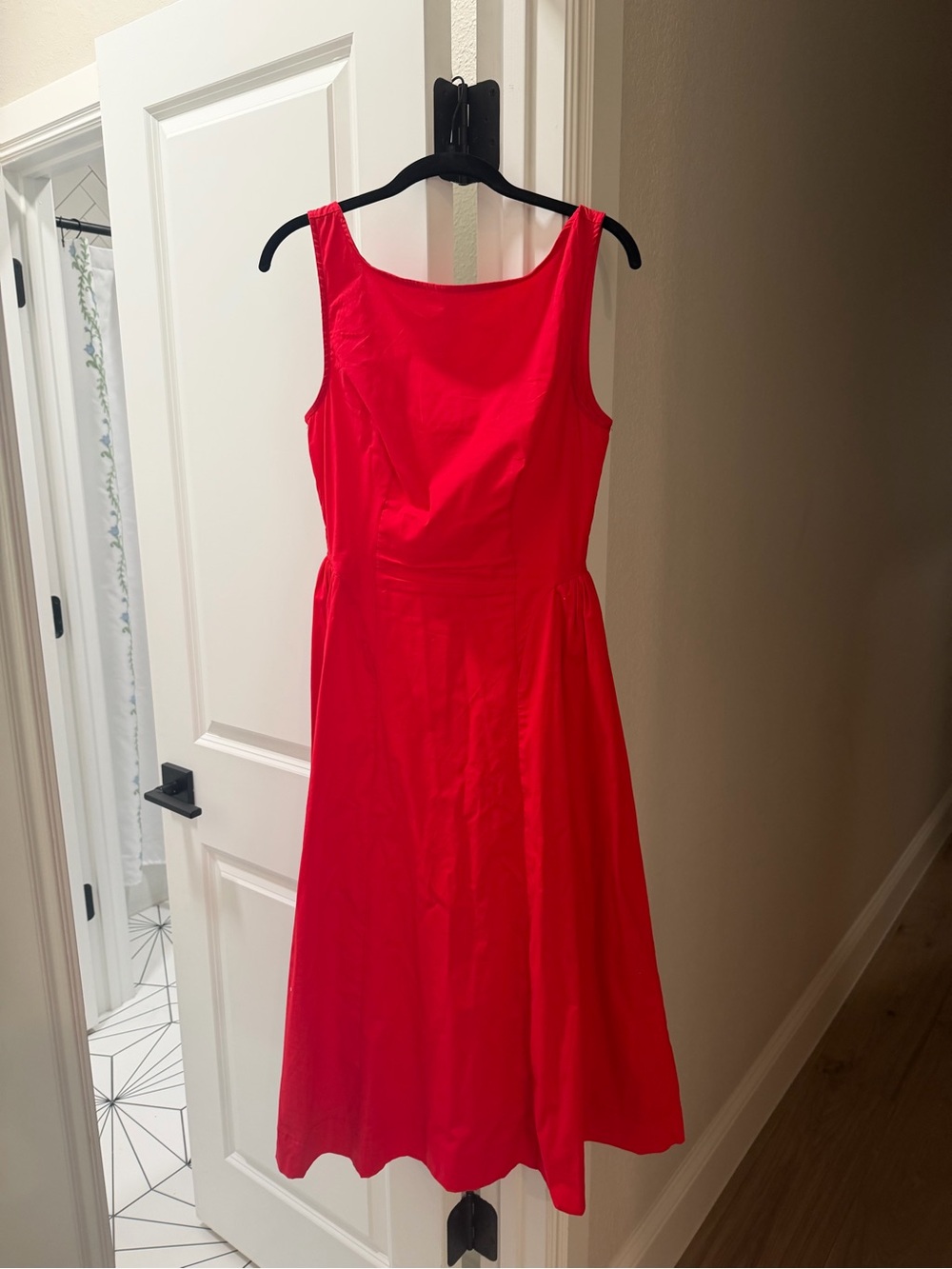 Avara Classic Sleeveless Red Midi Dress